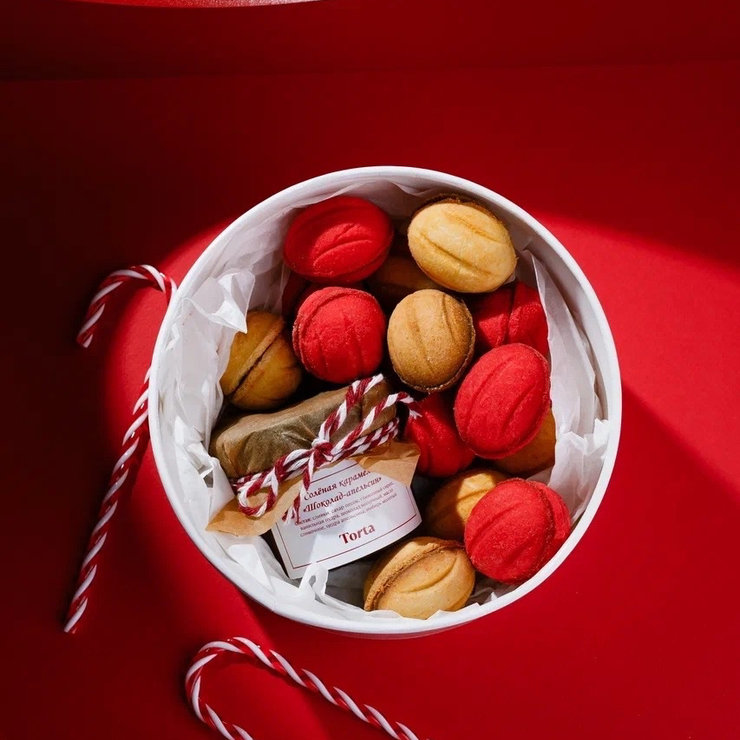 Набор орешков с баночкой карамели