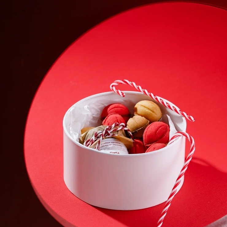 Набор орешков с баночкой карамели