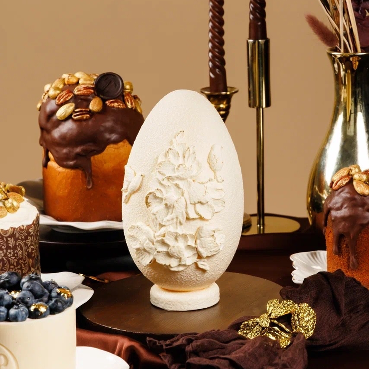 Яйцо с шоколадно-ореховым драже и пишмание