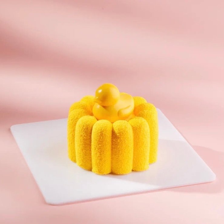 Торт муссовый «Малиновое облако» с уточкой